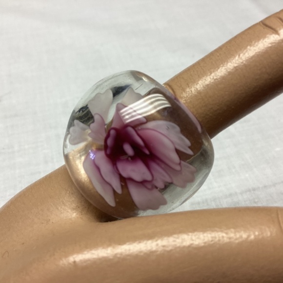 Clear Glass Ring with Pink rose inside,   EUC - Picture 1 of 8